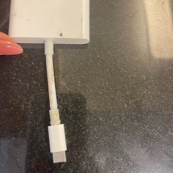 Apple USB-C Digital AV Multiport Adapter - Picture 2 of 5
